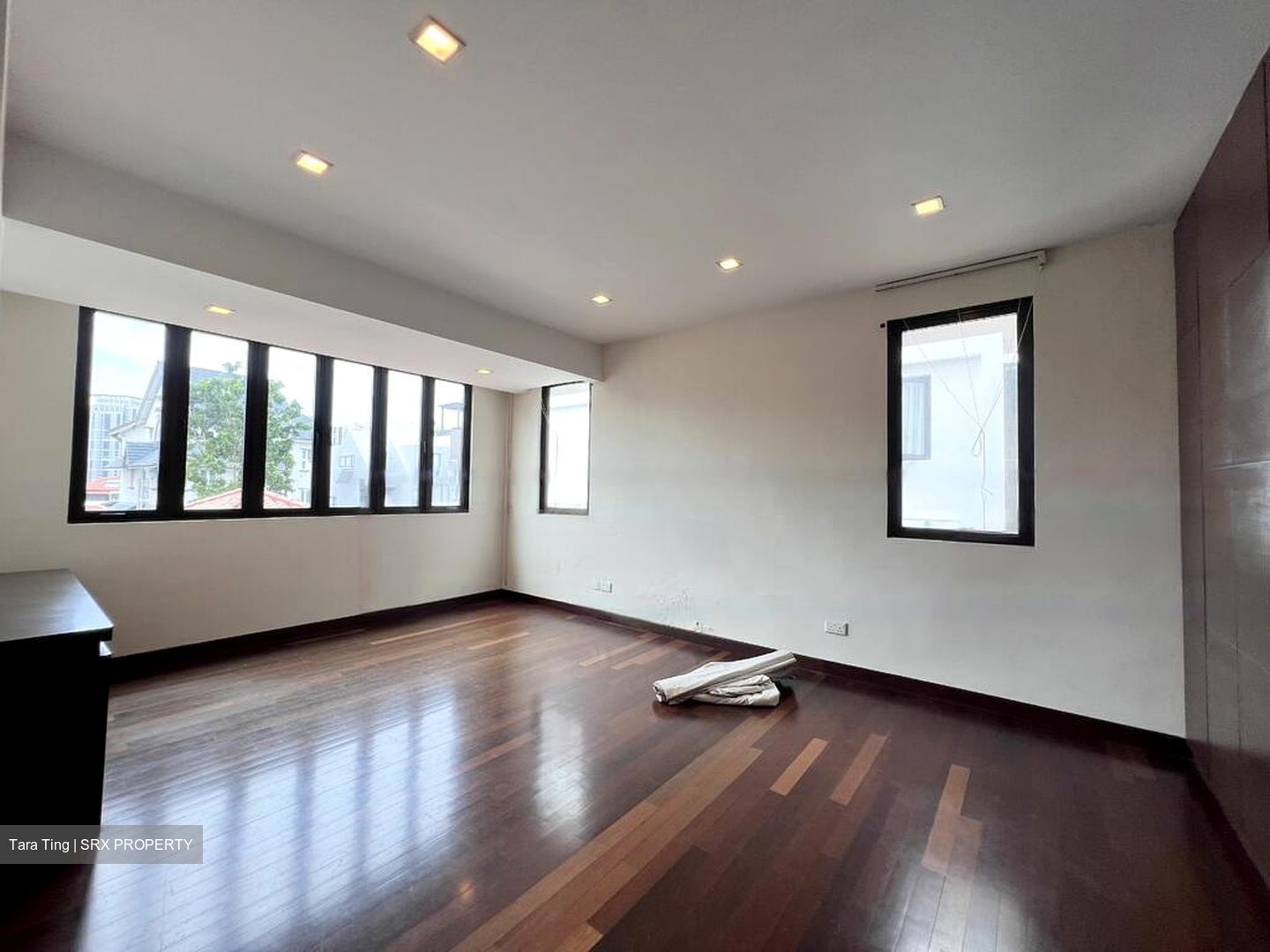 Sennett Avenue (D16), Semi-Detached #437538001